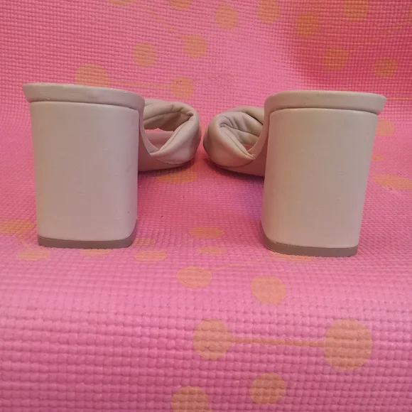 Steve Madden heeled slides! Beautiful neutral color! - Picture 4 of 8